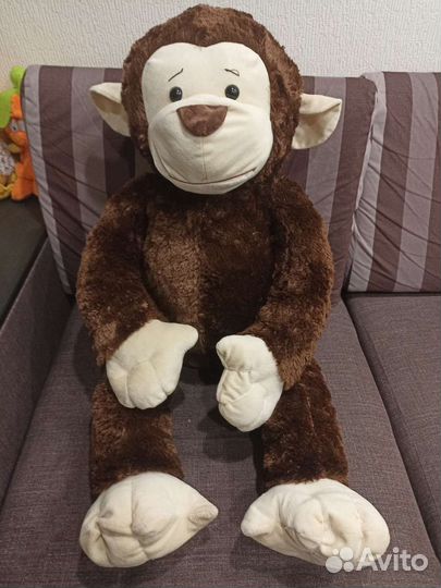 Большая мягкая игрушка обезьяна