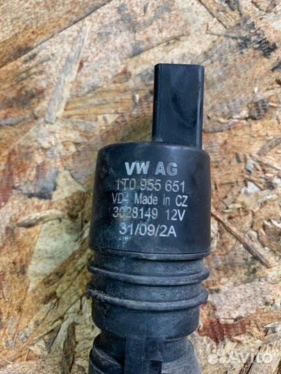 Насос омывателя стекла Volkswagen Jetta 5