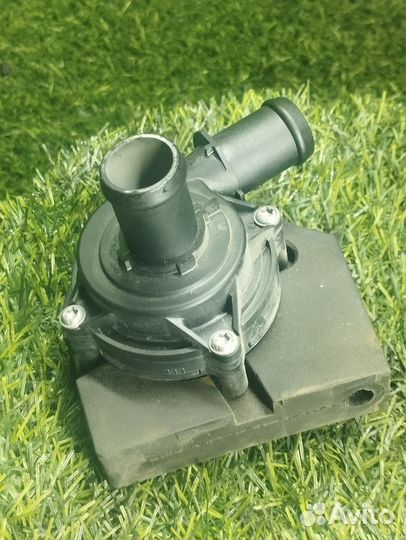 Насос электрический (помпа) VW Golf 7 5Q0965567