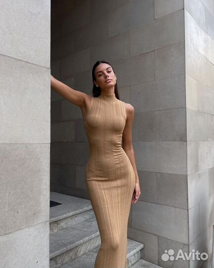 Платье облегающее миди