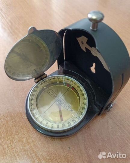 Старый трофейный компас времён войны