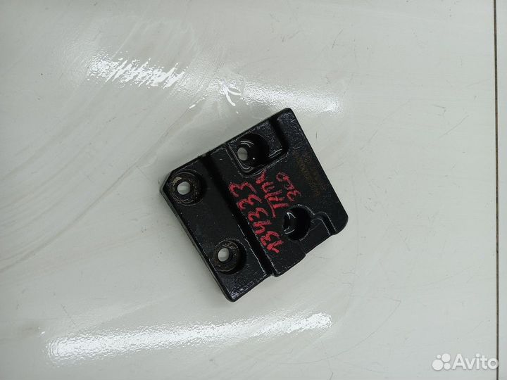 Направляющая трапеции дворников (Tank 300)