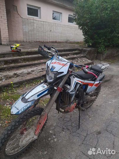 Кроссовый мотоцикл