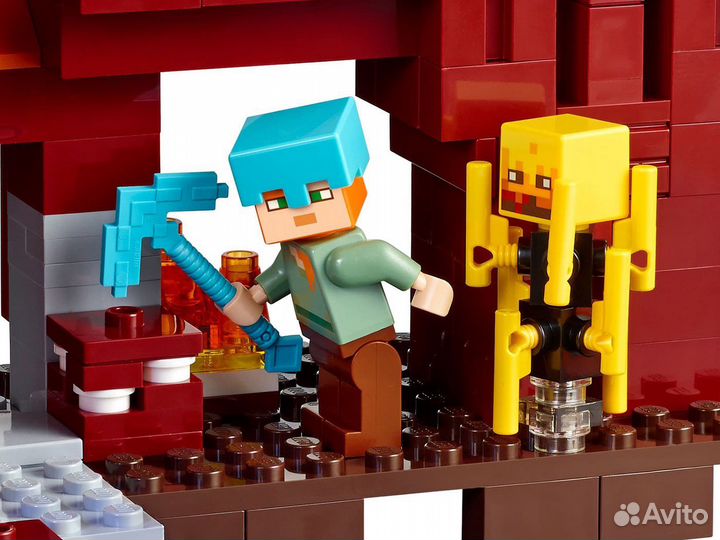 Конструктор My World Bela 10393 «Крепость мира»