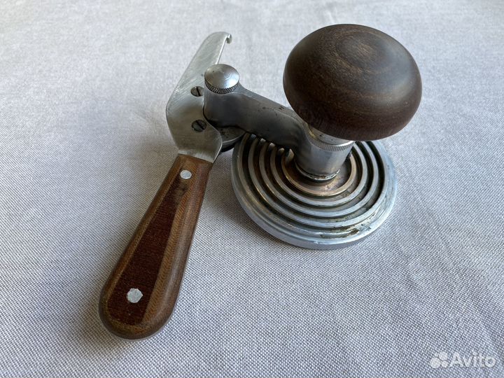 Закаточная машинка для жестяных банок эксклюзив