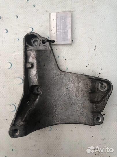 Кронштейн компрессора кондиционера 06C260835B