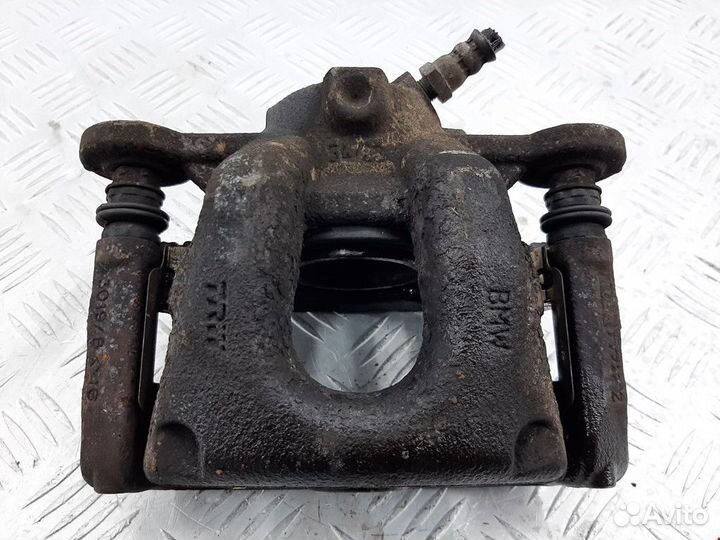 Суппорт передний правый BMW 1 34116774682