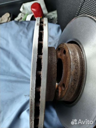 Продам передние тормозные диски Nissan ноутт