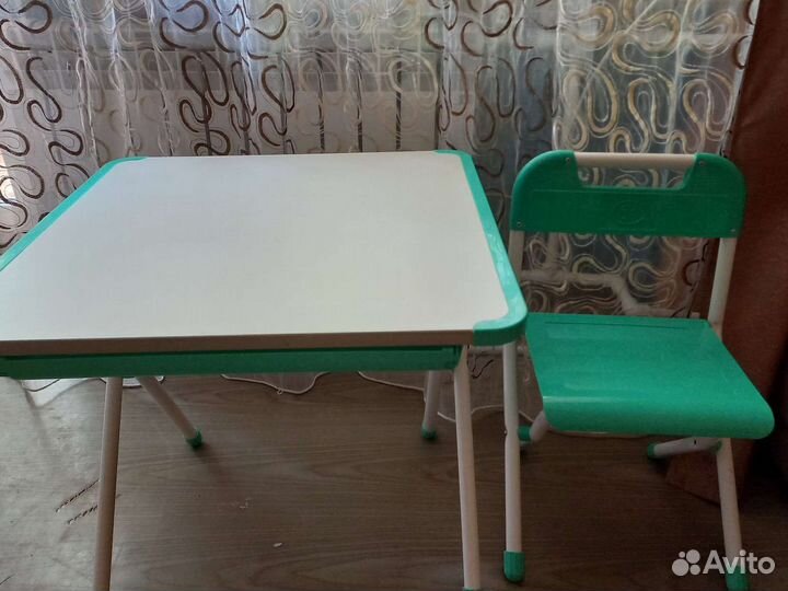 Детский столик и стульчик в упаковке
