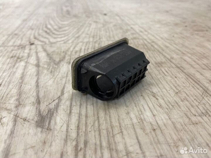 Подсветка гос номера задняя Ford Kuga DR txda 2011