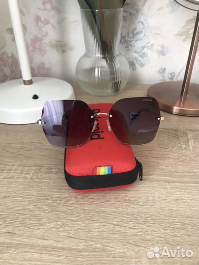 Солнезащитные очки Polaroid
