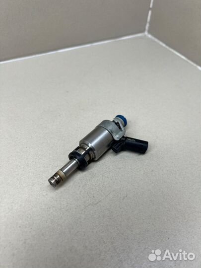 Форсунка топливная VW Passat B7 06H906036H