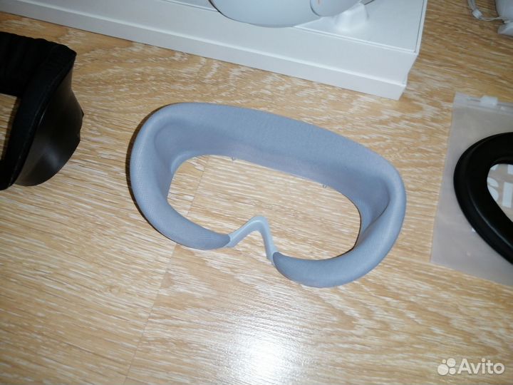 Pico 4 128 GB + Аксессуары