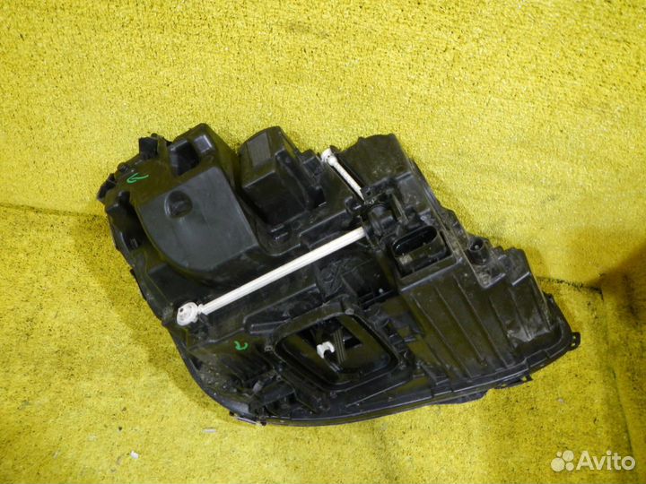 Фара левая Mercedes-Benz E-Class