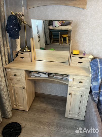 Туалетный столик с зеркалом бу