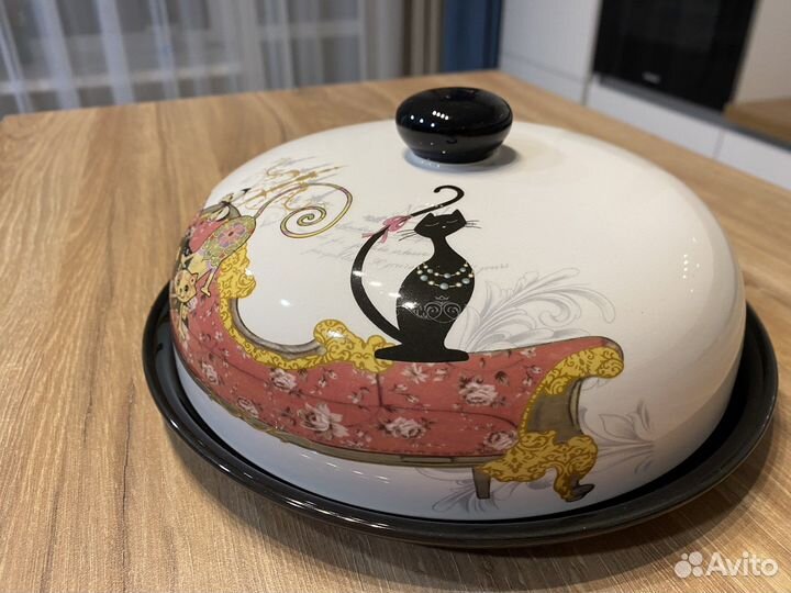 Фарфоровое блюдо с крышкой «Гламурные кошечки»