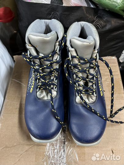 Лыжные ботинки