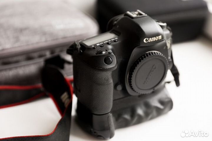 Зеркальный фотоаппарат Canon 5D mark iii