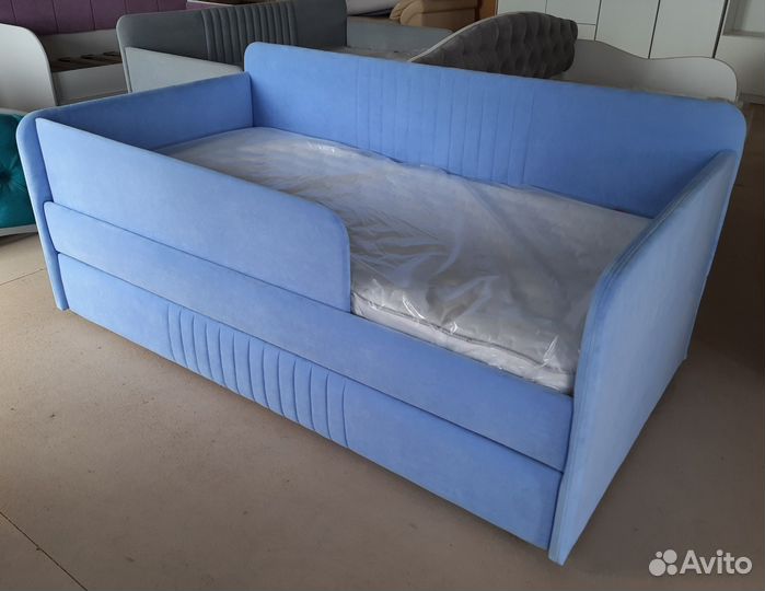 Детский диван-кровать с ящиком для белья