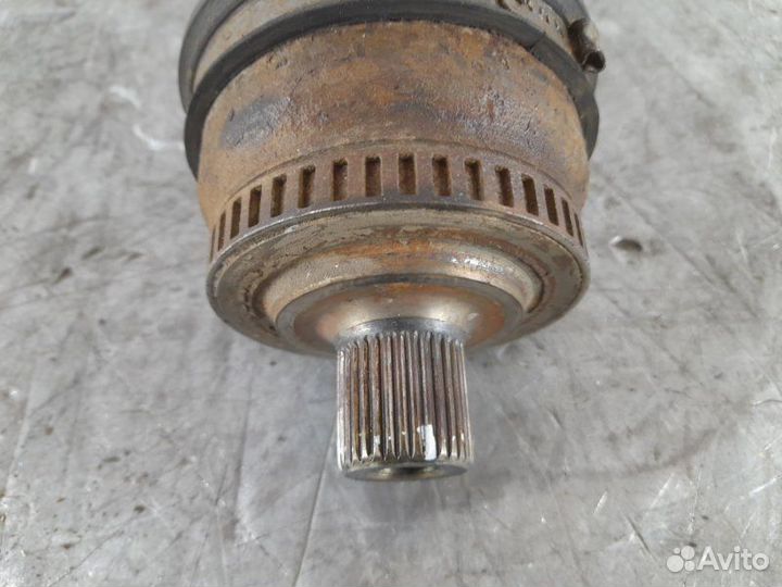 Привод передний правый Volkswagen Passat B5