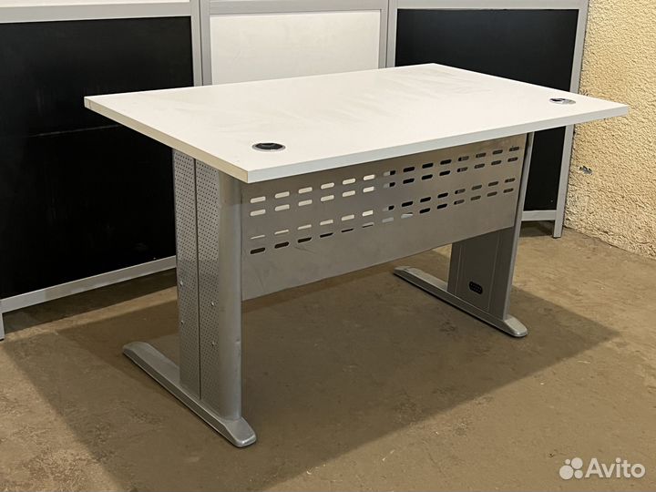 Стол офисный белый 118 х 72 х72см