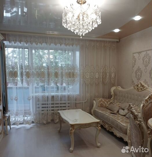 Тюль Вензель с Лилией, жемчугом и стразами