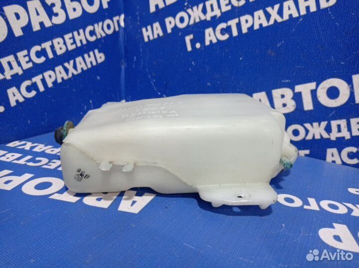 Бачок омывателя заднего стекла Mitsubishi Pajero 3