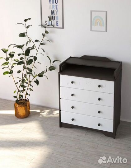 Пеленальный комод с узором на фасаде