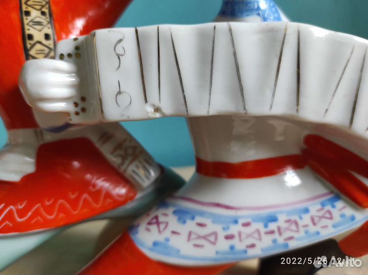 Статуэтка из фарфора 