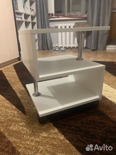 Журнальный столик на колесах новый