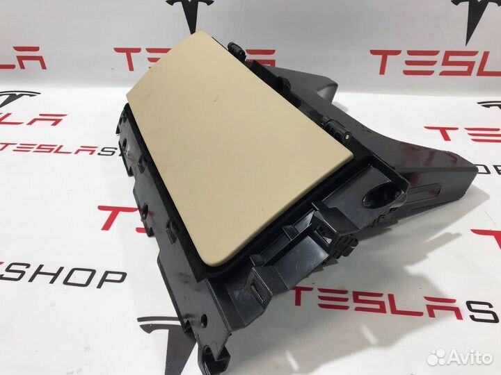 Бардачок Tesla Model S 2013 1035104-00-B