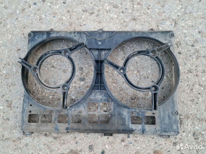 Диффузор вентиляторов Ауди 100/А6 С4 4A0121207H