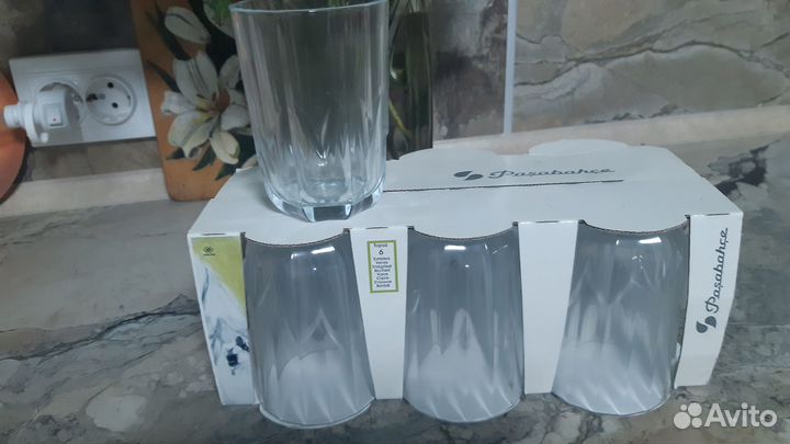 Продам 2 чайных сервиза, два набора стаканов.В хор