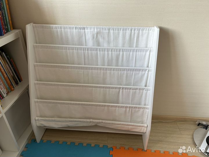 Полка для книг монтессори