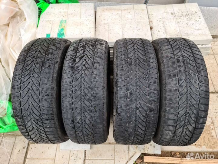 Goodyear UltraGrip Ice 2 215/60 R16 99T