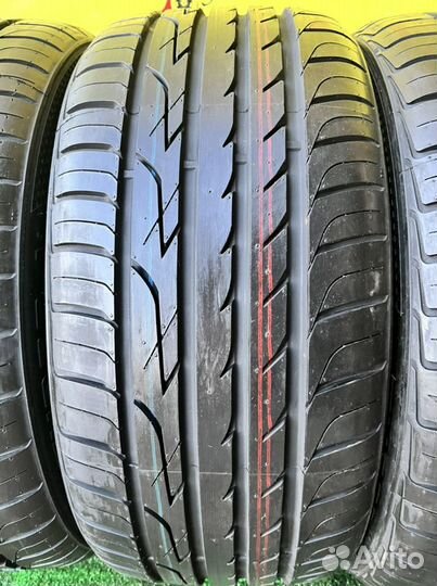 Three-A P606 235/45 R17 95V