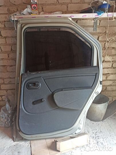 Дверь задняя правая renault logan 1