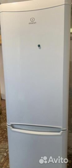 Холодильник 2-х камерный Indesit