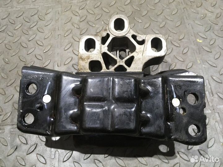 Опора двигателя левая (Volkswagen Tiguan)