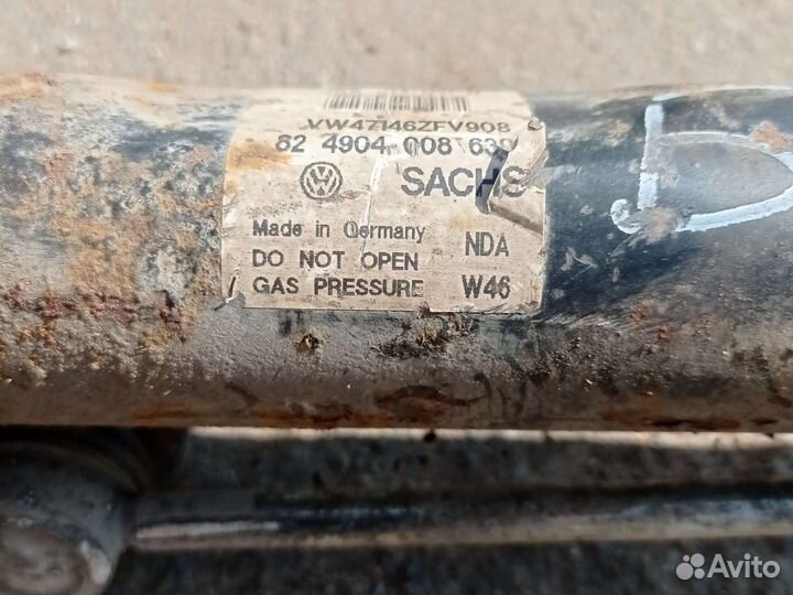 Стойка левая volkswagen passat b7