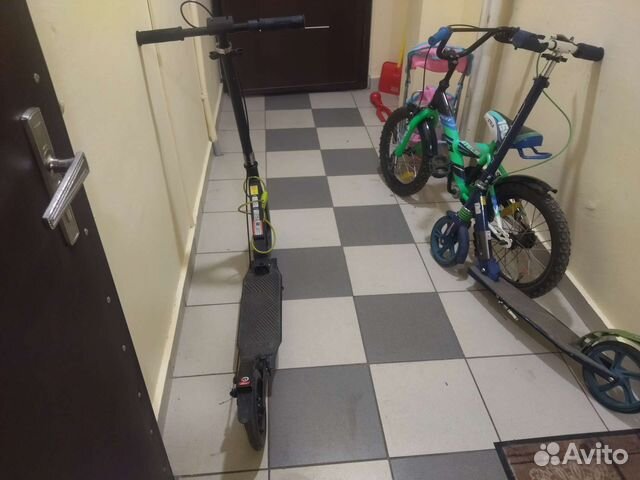 Самокат с ручным тормозом