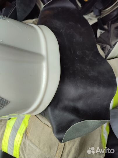 Шлем каска пожарного