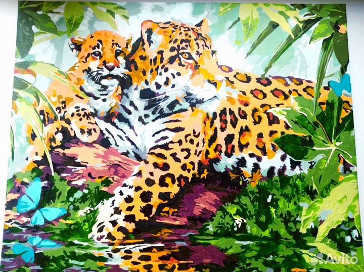 Картина акрилом на холсте гепард и лебеди