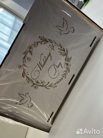 Букет, украшения для бутылок, бокалы