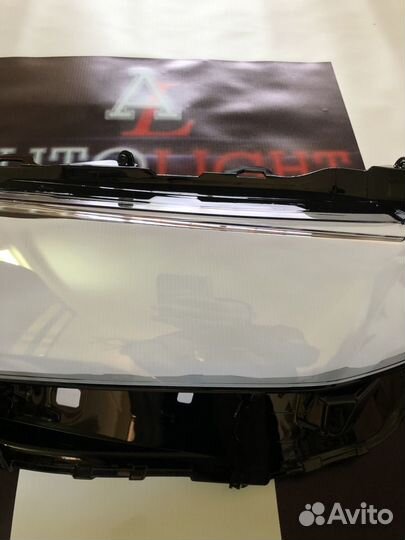 Стекло фары Toyota Camry V70 2017-н.в. LED левое