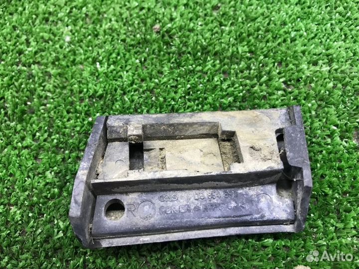 Накладка на крыло задняя правая Audi A8 Quattro D2