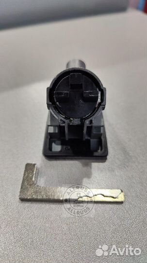 Замок двери Volvo XC-90 2016+ с ключем