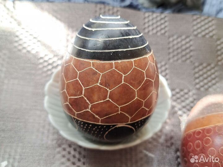 Яйцо из натурального камня