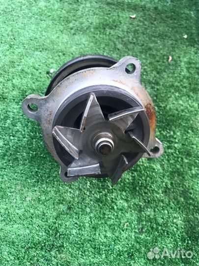 Насос Водяной.Land Rover Range Rover L322 2010