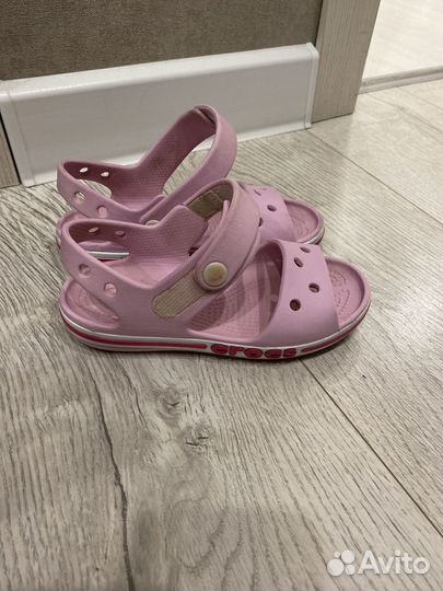 Босоножки crocs